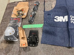 TOOL POUCHES & KNEE PADS