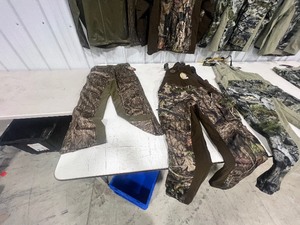 MENS CAMO CLOTHING MLXL $ 430 RETAIL VALUE