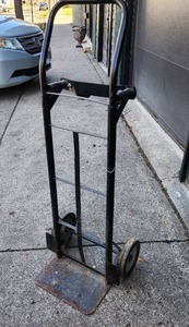 lot 17 image: 2 Wheel Dolly