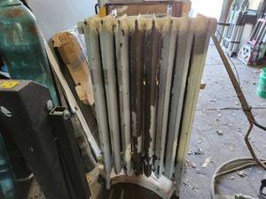 lot 19 image: Vintage Radiator