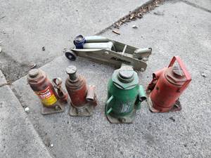 lot 23 image: Assorted Jacks