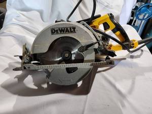 lot 31 image: Dewalt Worm Drive 7 14 Circular Saw