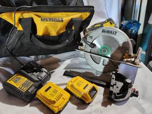 lot 36 image: Dewalt 20 Volt Tile Saw