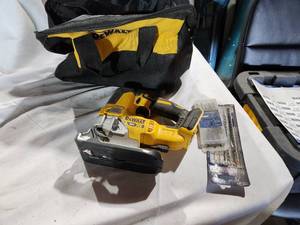 lot 39 image: Dewalt 20 Volt Jig Saw