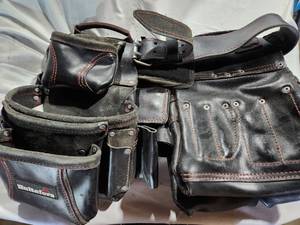 lot 41 image: Hultafors Fine Leather Tool Belt