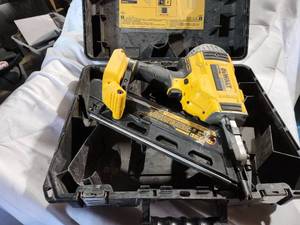 lot 42 image: Dewalt 20 Volt Framing Nailer