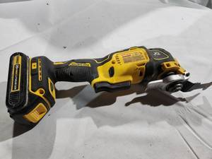 lot 47 image: Dewalt 20 Volt Multitool With Battery