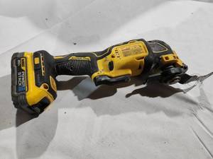 lot 48 image: Dewalt 20 Volt Multitool With Battery