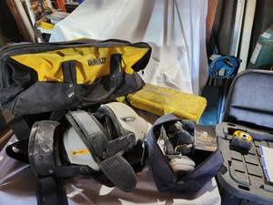 lot 59 image: Misc. Grab Bag With Knee Pads, Respirator
