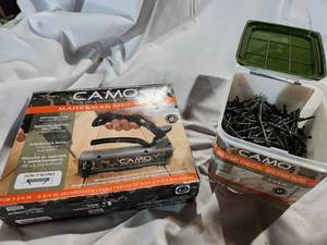 lot 72 image: Camo Deck Screw Guide and Screws