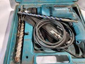 lot 79 image: Makita 12 Drill