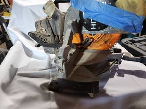 lot 82 image: Hitachi 10 Compound Miter Saw