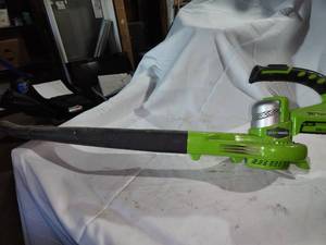 lot 123 image: Greenworks 24 Volt blower
