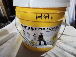 lot 146 image: Bucket of Safety Harness and rope