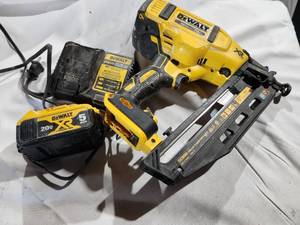 lot 56 image: Dewalt DCN660 20 V Max 16 Gauge Cordless Angled Finish Nailed with Battery