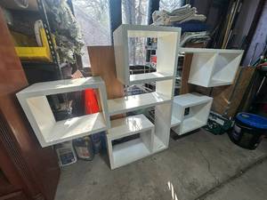 lot 91 image: Custom Cube Hanging Wall Shelf Measuring 84 x 11 x 51