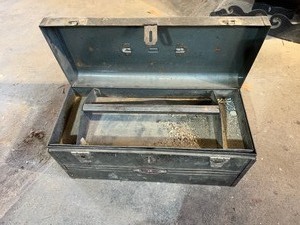 lot 285 image: Vintage Craftsman Toolbox