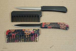 lot 16 image: 2 NEW Hair Comb Knives