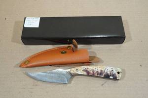lot 17 image: NEW Day Zero Survival Bear Theme Fixed Blade Knife