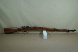 lot 1 image: Carl Gustafs Stads Gevarsfaktori Model 1916 6.5 x 55mm Swedish Bolt-Action Rifle - Numbers Matching