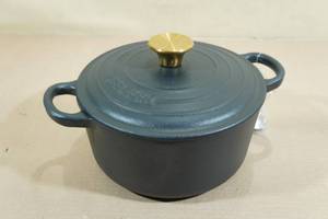 lot 79 image: Dwell Six Bel-Fer Coated Cast Iron Dutch Oven