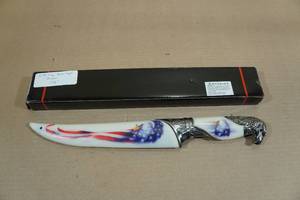 lot 104 image: Bald Eagle Theme Collector Knife