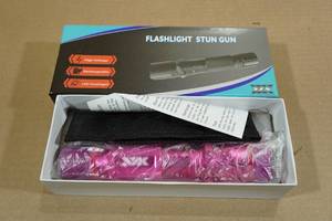 lot 107 image: Day Zero Survival Flashlight Stun Gun