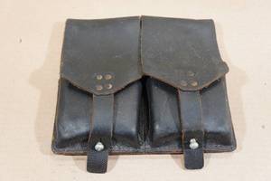 lot 110 image: Antique Leather Dual Rifle Ammo Pouch