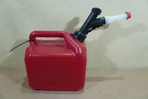 lot 143 image: 2 Gallon Press n Pour Gas Can