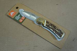 lot 157 image: Ozark Trail 7 Folding Knife