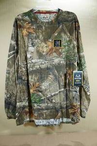 lot 177 image: Realtree Long Sleeve Camo Shirt - L