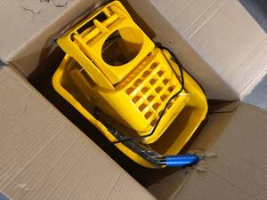 26 Qt. Capacity. Mop Bucket with Wringer  Customer Returns See Pictures