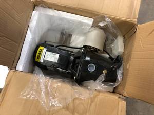 VEVOR Shallow Well Jet Pump 1HP 216.5 ft. Jet Water Pump 1056 GPH Cast Iron with Pressure Switch for Fresh Water to Home Farm   Customer Returns See Pictures