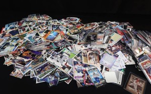 COLLECTIBLE CARDS
