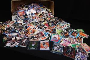 COLLECTIBLE CARDS