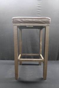METAL BAR STOOL