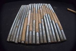 18 THREADED METAL RODS.