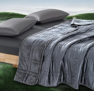 lot 587 image: OMYSTYLE King Size Weighted Blanket 20lbs