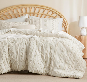 lot 591 image: Bedsure Tufted Boho Comforter Set King