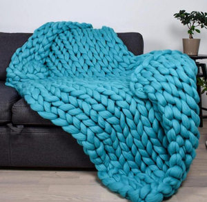 lot 592 image: Gouhaoi 48x72in Chunky Knit Blanket Teal
