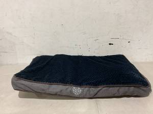 lot 538 image: Blue Dog Bed 35x22