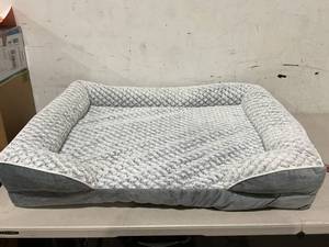 lot 229 image: Grey Furry Dog Bed