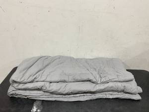 lot 358 image: California King Size Gray Comforter