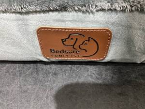 lot 364 image: Large Dog Bed, Measures 35 x 25 x 6