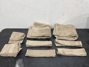 lot 376 image: White Classic Luxury Taupe Bath Towel Set of 8