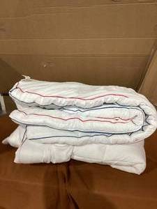 lot 205 image: Full Size Mattress Topper