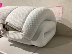 lot 495 image: White Mattress