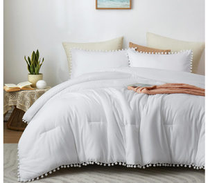 lot 493 image: LANNOMO Queen Boho Bedding Comforter Set