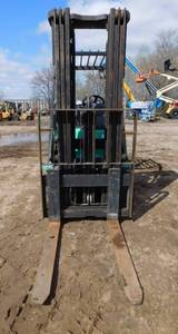 2005 Mitsubishi FGC33N LP Forklift