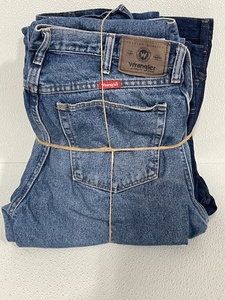 lot 52 image: Wrangler and Rustler Jeans 34 x 32 Like New